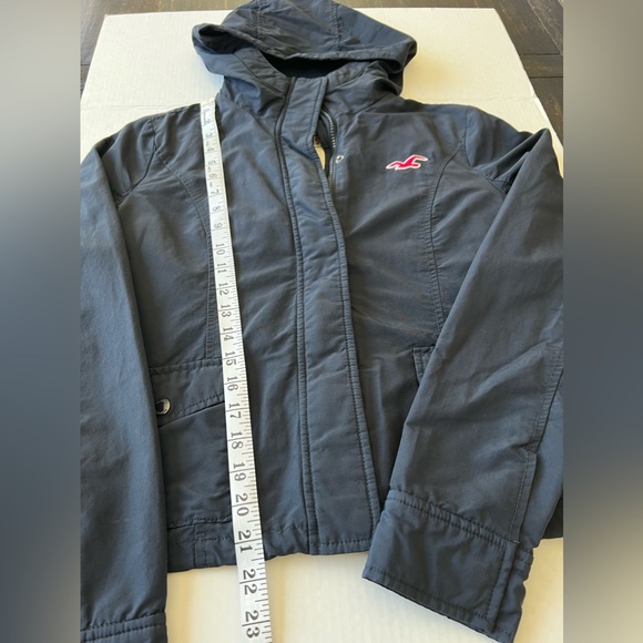 Hollister Dark Navy Blue Rain Jacket with 2 front pockets. Size Large - Picture 4 of 9